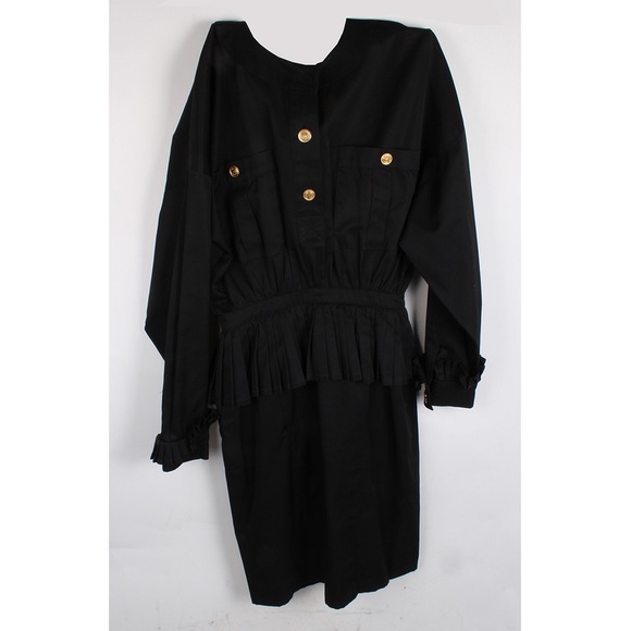 CHANEL Dresses & Skirts - Important Vintage Chanel Boutique Dress CHANEL Dresses & Skirts - Important Vintage Chanel Boutique Dress